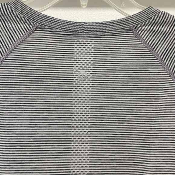 Lululemon Swiftly Tech Long Sleeve 2.0 Tempo Stripe EUC - Picture 11 of 11